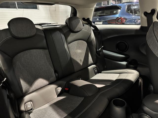 MINI クーパー クラシック・トリム プレミアムプラスパッケージ スポーツシート 前席シートヒーター ヘッドアップディスプレイ リアビューカメラ ルームミラー内蔵ETC 16インチアロイホイール クラシックトリム ワンオーナー(11枚目)