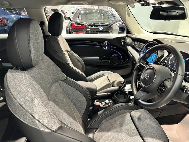 MINI クーパー クラシック・トリム プレミアムプラスパッケージ スポーツシート 前席シートヒーター ヘッドアップディスプレイ リアビューカメラ ルームミラー内蔵ETC 16インチアロイホイール クラシックトリム ワンオーナー(12枚目)