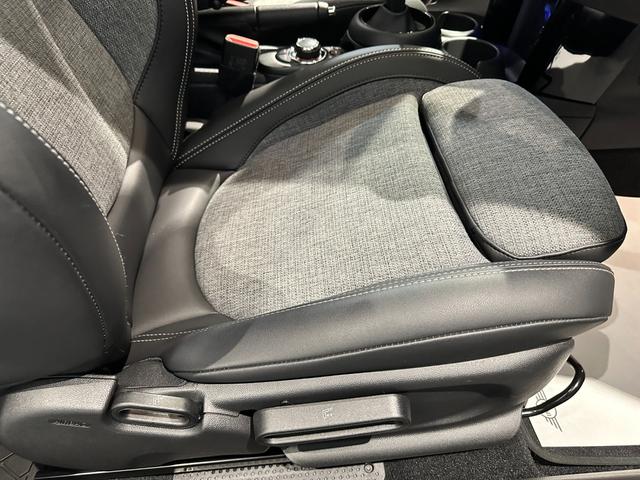 MINI クーパー クラシック・トリム プレミアムプラスパッケージ スポーツシート 前席シートヒーター ヘッドアップディスプレイ リアビューカメラ ルームミラー内蔵ETC 16インチアロイホイール クラシックトリム ワンオーナー(14枚目)