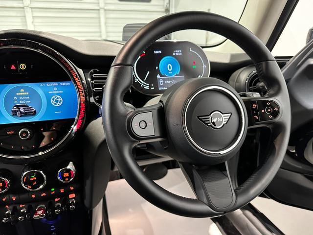 MINI クーパー クラシック・トリム プレミアムプラスパッケージ スポーツシート 前席シートヒーター ヘッドアップディスプレイ リアビューカメラ ルームミラー内蔵ETC 16インチアロイホイール クラシックトリム ワンオーナー(20枚目)