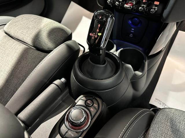 MINI クーパー クラシック・トリム プレミアムプラスパッケージ スポーツシート 前席シートヒーター ヘッドアップディスプレイ リアビューカメラ ルームミラー内蔵ETC 16インチアロイホイール クラシックトリム ワンオーナー(24枚目)