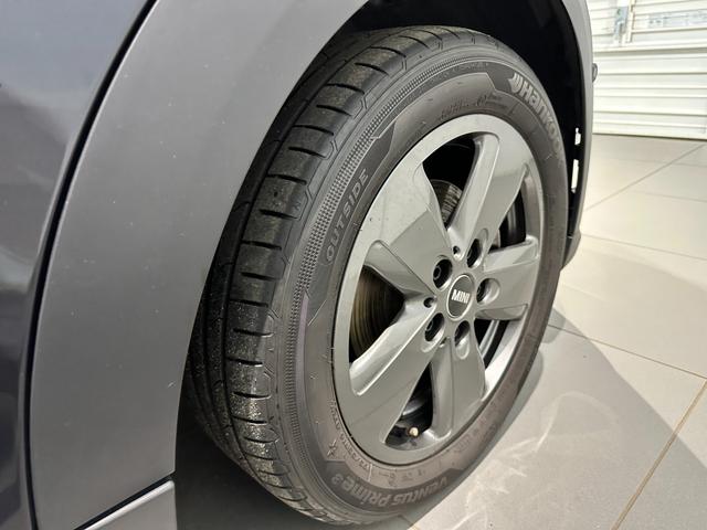 MINI クーパー クラシック・トリム プレミアムプラスパッケージ スポーツシート 前席シートヒーター ヘッドアップディスプレイ リアビューカメラ ルームミラー内蔵ETC 16インチアロイホイール クラシックトリム ワンオーナー(32枚目)