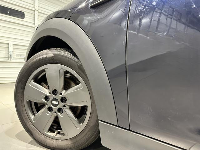 MINI クーパー クラシック・トリム プレミアムプラスパッケージ スポーツシート 前席シートヒーター ヘッドアップディスプレイ リアビューカメラ ルームミラー内蔵ETC 16インチアロイホイール クラシックトリム ワンオーナー(35枚目)