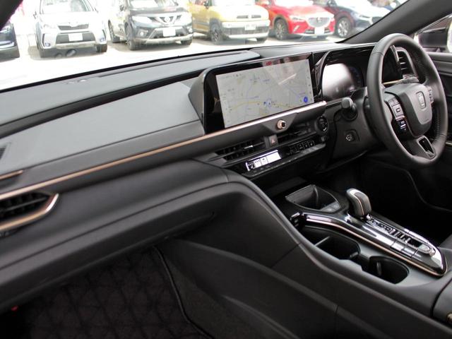 クラウンスポーツ Ｚ　４ＷＤ　純正１２．３型ディスプレイ＆ＴＶ　寒冷地仕様　全周囲カメラ　トヨタチームメイト　パーキングサポートブレーキ　置くだけ充電　トヨタセーフティセンス　レーダークルーズ　シートベンチレーション（22枚目）