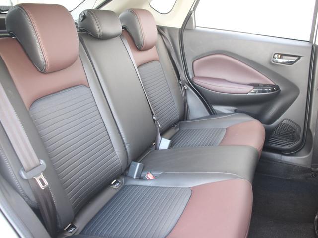 フロンクス ベースグレード　４ＷＤ　２トーンルーフ　スズキコネクト９型ナビ　全周囲カメラ　セーフティサポート　レーダークルーズ　ワンオーナー　ワイヤレス充電　シートヒーター　クリアランスソナー　ＬＥＤヘッドライト　パドルシフト（12枚目）