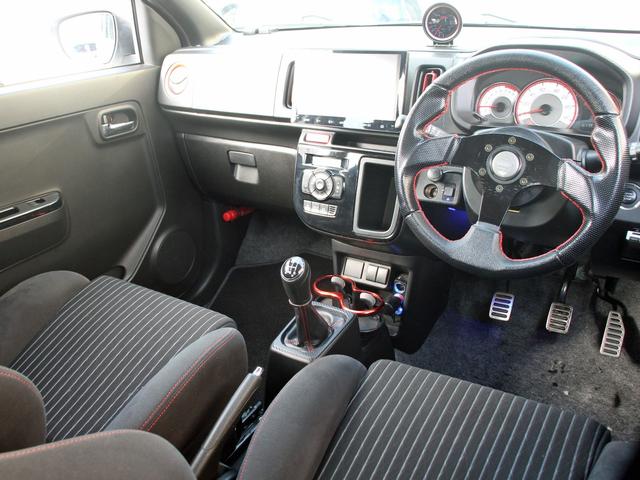 アルトワークス ベースグレード　５速マニュアル　純正レカロシート　ディスプレイオーディオ　オートライト　ＰＴＣヒーター　ミラーヒーター　電動格納ミラー　ＨＩＤヘッドライト　オートエアコン　純正１５インチアルミホイール　ＥＴＣ（4枚目）