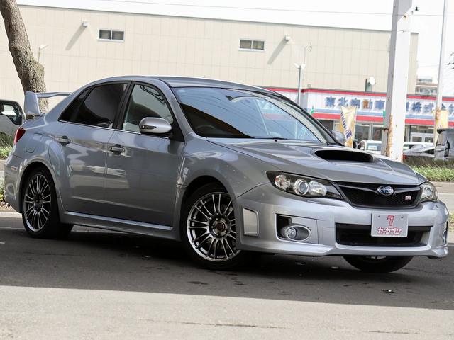 インプレッサ ＷＲＸ　ＳＴＩ　Ａライン　タイプＳ　シングルスクロールターボ　大型リアスポイラー　ＢＢＳ製ブラックハイラスター塗装１８インチＡＷ　社外マフラー　黒半革　パワーシート　ナビＴＶ　バックカメラ　ＥＴＣ　ＨＩＤ　クルコン　パドルシフト（3枚目）