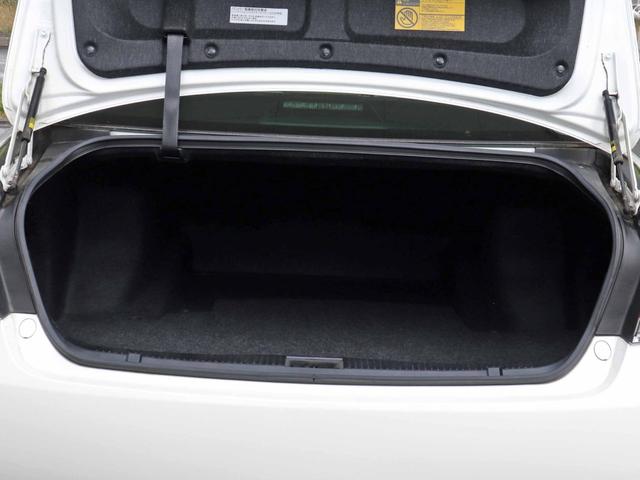 クラウン ロイヤルサルーンｉ－Ｆｏｕｒ　寒冷地仕様　メーカーナビ　フルセグＴＶ　バックカメラ　クルーズコントロール　スーパーライブサウンド　ＨＩＤヘッドライト　パワーシート　フラクセンファブリックシート　ビルトインＥＴＣ　１８インチＡＷ（39枚目）