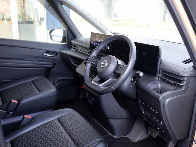 セレナ ＸＶ　寒冷地仕様　防水シート　１２．３型コネクトナビＴＶ　アラウンドビューモニター３６０°セーフティアシスト　ハンズフリーパワースライドドア　プロパイロット　インテリジェントルームミラー　ＥＴＣ２．０（4枚目）