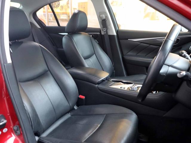 スカイライン ３５０ＧＴ　ＦＯＵＲ　ハイブリッド　タイプＰ　全方位運転支援システム　インテリジェントクルーズコントロール　アラウンドビューモニター　メーカーナビ　フルセグＴＶ　社外１９インチアルミ　黒革シート　メモリー付パワーシート　シートヒーター　ＥＴＣ（5枚目）