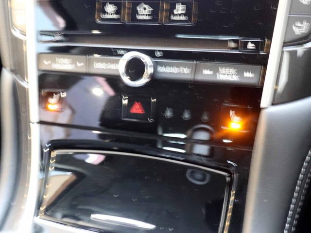 スカイライン ３５０ＧＴ　ＦＯＵＲ　ハイブリッド　タイプＰ　全方位運転支援システム　インテリジェントクルーズコントロール　アラウンドビューモニター　メーカーナビ　フルセグＴＶ　社外１９インチアルミ　黒革シート　メモリー付パワーシート　シートヒーター　ＥＴＣ（9枚目）