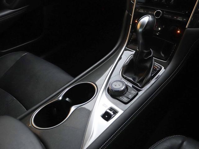 スカイライン ３５０ＧＴ　ＦＯＵＲ　ハイブリッド　タイプＰ　全方位運転支援システム　インテリジェントクルーズコントロール　アラウンドビューモニター　メーカーナビ　フルセグＴＶ　社外１９インチアルミ　黒革シート　メモリー付パワーシート　シートヒーター　ＥＴＣ（10枚目）