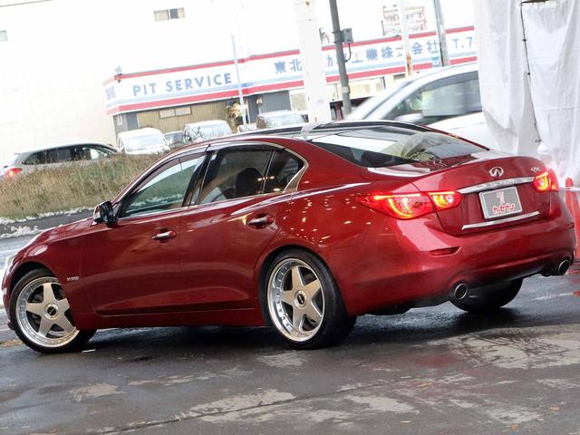 スカイライン ３５０ＧＴ　ＦＯＵＲ　ハイブリッド　タイプＰ　全方位運転支援システム　インテリジェントクルーズコントロール　アラウンドビューモニター　メーカーナビ　フルセグＴＶ　社外１９インチアルミ　黒革シート　メモリー付パワーシート　シートヒーター　ＥＴＣ（21枚目）