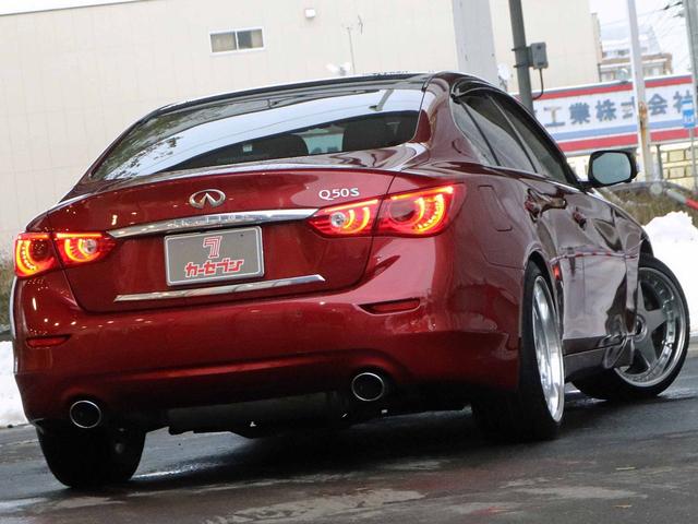 スカイライン ３５０ＧＴ　ＦＯＵＲ　ハイブリッド　タイプＰ　全方位運転支援システム　インテリジェントクルーズコントロール　アラウンドビューモニター　メーカーナビ　フルセグＴＶ　社外１９インチアルミ　黒革シート　メモリー付パワーシート　シートヒーター　ＥＴＣ（22枚目）