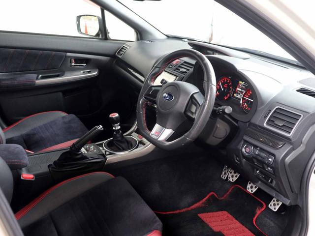WRX STI STI 6MT ツインスクロールターボ(308PS) アドバンストセーフティPKG ビルシュタイン ブレンボ17インチブレーキ SDナビ フルセグTV サイド・バックカメラ ETC 黒半革 パワーシート(4枚目)