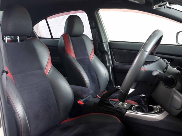 WRX STI STI 6MT ツインスクロールターボ(308PS) アドバンストセーフティPKG ビルシュタイン ブレンボ17インチブレーキ SDナビ フルセグTV サイド・バックカメラ ETC 黒半革 パワーシート(5枚目)
