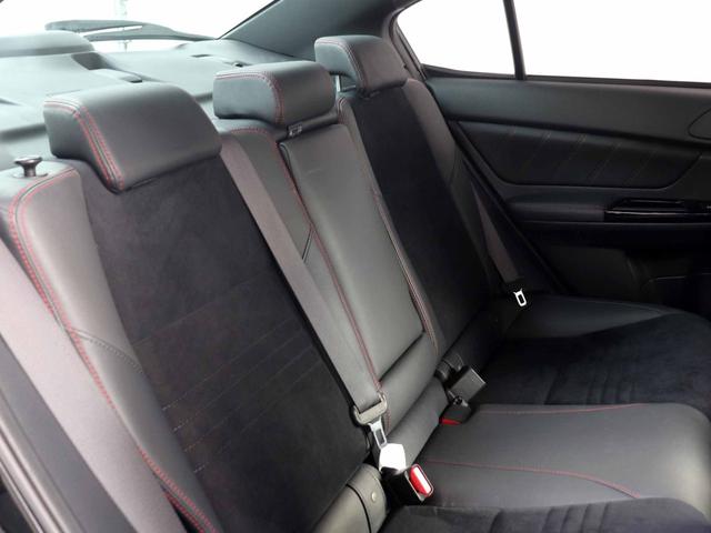 ＷＲＸ Ｓ４ ２．０ＧＴ－Ｓアイサイト　後期Ｄ型　アイサイトセーフティプラス　全車速追従クルーズ　ビルシュタイン　８型ＳＤナビ　フルセグＴＶ　フロント・サイド・バックカメラ　黒半革　シートヒーター　フロントデアイサー　ブラックベゼルＬＥＤ（17枚目）