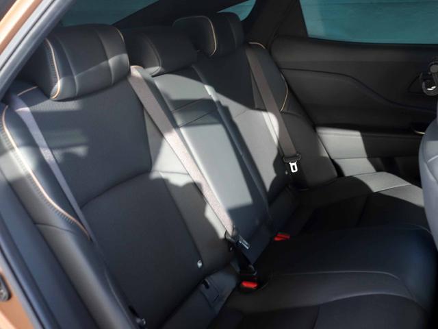 クラウンクロスオーバー Gアドバンスド・レザーパッケージ モデリスタエアロ デジタルインナーミラー 12.3型ナビTV パノラミックビューモニター セーフティセンス ブラインドスポット 4眼LEDヘッドライト 黒本革 ステアリングヒーター シートヒーター(18枚目)