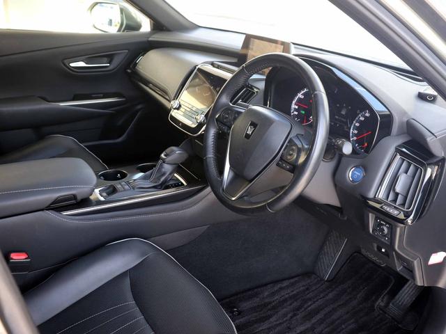 クラウンハイブリッド ＲＳアドバンス　Ｆｏｕｒ　ジャパンカラーセレクションＰＫＧ　寒冷地仕様　　セーフティＰＫＧプラス　メーカーナビＴＶ　パノラミックビューモニター　レーダークルーズ　Ａハイビーム　黒本革　ブラインドスポット　ＲＣＴＡ　ＥＴＣ（6枚目）