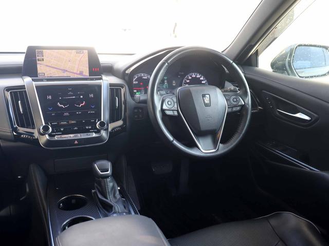 クラウンハイブリッド ＲＳアドバンス　Ｆｏｕｒ　ジャパンカラーセレクションＰＫＧ　寒冷地仕様　　セーフティＰＫＧプラス　メーカーナビＴＶ　パノラミックビューモニター　レーダークルーズ　Ａハイビーム　黒本革　ブラインドスポット　ＲＣＴＡ　ＥＴＣ（32枚目）