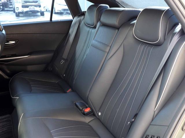 クラウンハイブリッド ＲＳアドバンス　Ｆｏｕｒ　ジャパンカラーセレクションＰＫＧ　寒冷地仕様　　セーフティＰＫＧプラス　メーカーナビＴＶ　パノラミックビューモニター　レーダークルーズ　Ａハイビーム　黒本革　ブラインドスポット　ＲＣＴＡ　ＥＴＣ（44枚目）