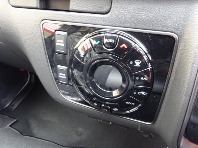 キャラバン ロンググランドプレミアムGX アラウンドビューモニター 電動スライドドア イージークローザー リアヒーター、クーラー プッシュスタート 革巻ステアリング LEDヘッドランプ、テール、フォグランプ 寒冷地仕様車(17枚目)