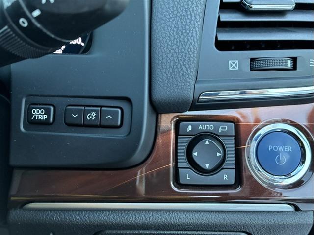 クラウンハイブリッド ロイヤルサルーン Four ブラックスタイル(16枚目)