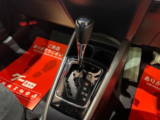 カローラアクシオ １．５Ｇ　トヨタセーフティセンスＣ　キーレス　純正ナビ　地デジ　バックカメラ　Ｂｌｕｅｔｏｏｔｈ　ＥＴＣ　ステアリモコン　オートエアコン　フロント熱線　ミラーヒーター　フロントフォグランプ　社外アルミホイール（33枚目）