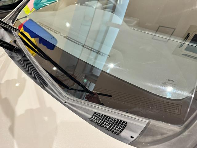ノア Ｘ　４ＷＤ　純正ナビ　フルセグＴＶ　バックカメラ　スマーキー　プッシュスタート　両側パワースライドドア　ＬＥＤオートライト　Ｂｌｕｅｔｏｏｔｈ　ＥＴＣ　３列シート７人乗り　アイドリングストップ（12枚目）