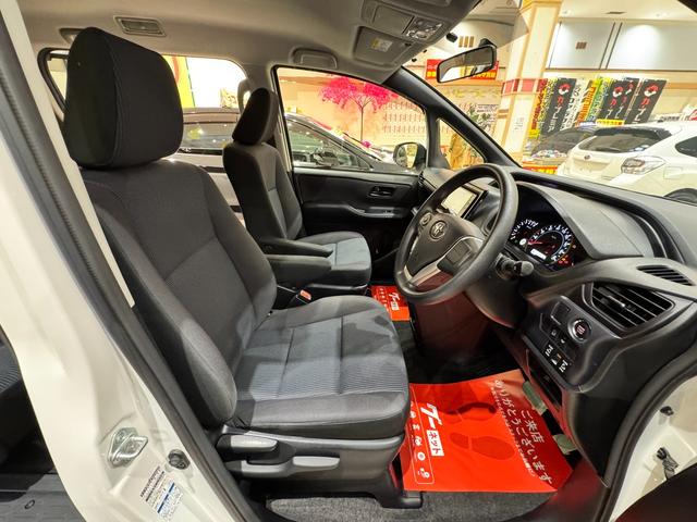 ノア Ｘ　４ＷＤ　純正ナビ　フルセグＴＶ　バックカメラ　スマーキー　プッシュスタート　両側パワースライドドア　ＬＥＤオートライト　Ｂｌｕｅｔｏｏｔｈ　ＥＴＣ　３列シート７人乗り　アイドリングストップ（17枚目）
