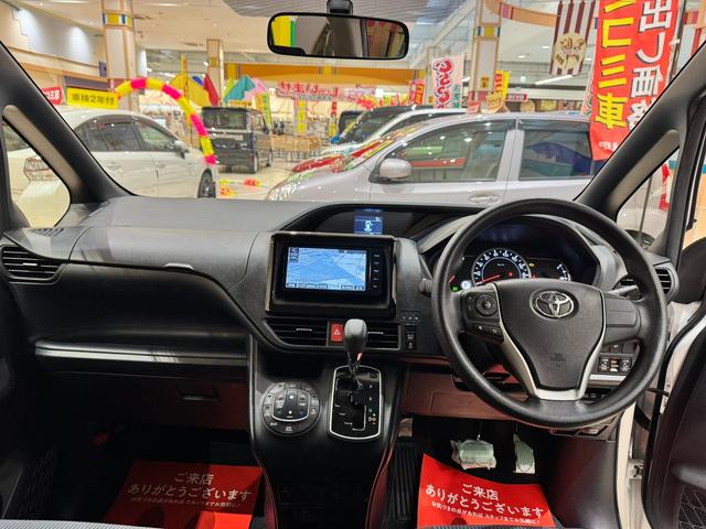 ノア Ｘ　４ＷＤ　純正ナビ　フルセグＴＶ　バックカメラ　スマーキー　プッシュスタート　両側パワースライドドア　ＬＥＤオートライト　Ｂｌｕｅｔｏｏｔｈ　ＥＴＣ　３列シート７人乗り　アイドリングストップ（19枚目）