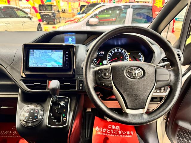 ノア Ｘ　４ＷＤ　純正ナビ　フルセグＴＶ　バックカメラ　スマーキー　プッシュスタート　両側パワースライドドア　ＬＥＤオートライト　Ｂｌｕｅｔｏｏｔｈ　ＥＴＣ　３列シート７人乗り　アイドリングストップ（20枚目）