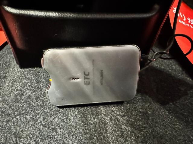 ノア Ｘ　４ＷＤ　純正ナビ　フルセグＴＶ　バックカメラ　スマーキー　プッシュスタート　両側パワースライドドア　ＬＥＤオートライト　Ｂｌｕｅｔｏｏｔｈ　ＥＴＣ　３列シート７人乗り　アイドリングストップ（31枚目）