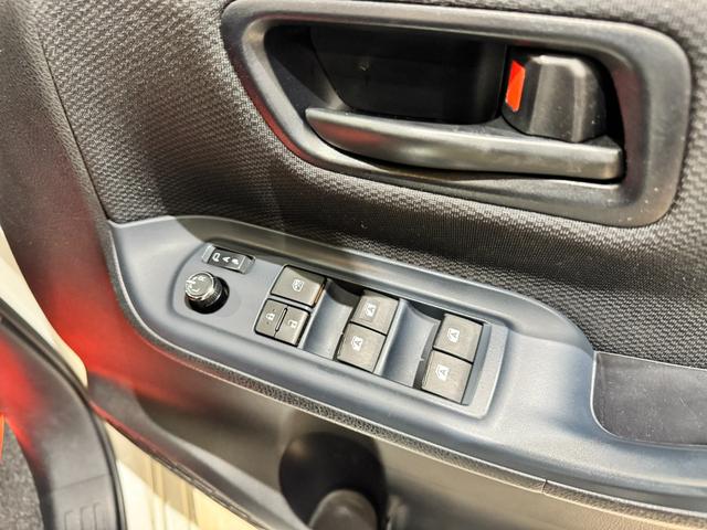 ノア Ｘ　４ＷＤ　純正ナビ　フルセグＴＶ　バックカメラ　スマーキー　プッシュスタート　両側パワースライドドア　ＬＥＤオートライト　Ｂｌｕｅｔｏｏｔｈ　ＥＴＣ　３列シート７人乗り　アイドリングストップ（41枚目）