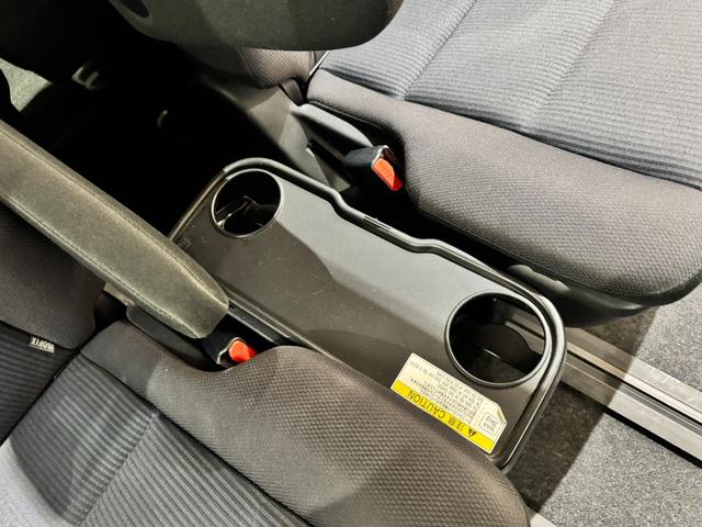 ノア Ｘ　４ＷＤ　純正ナビ　フルセグＴＶ　バックカメラ　スマーキー　プッシュスタート　両側パワースライドドア　ＬＥＤオートライト　Ｂｌｕｅｔｏｏｔｈ　ＥＴＣ　３列シート７人乗り　アイドリングストップ（45枚目）