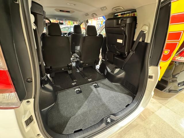 ノア Ｘ　４ＷＤ　純正ナビ　フルセグＴＶ　バックカメラ　スマーキー　プッシュスタート　両側パワースライドドア　ＬＥＤオートライト　Ｂｌｕｅｔｏｏｔｈ　ＥＴＣ　３列シート７人乗り　アイドリングストップ（50枚目）
