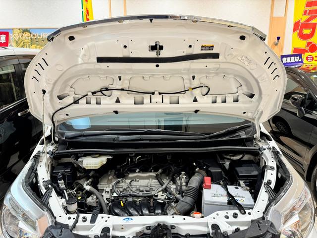 ノア Ｘ　４ＷＤ　純正ナビ　フルセグＴＶ　バックカメラ　スマーキー　プッシュスタート　両側パワースライドドア　ＬＥＤオートライト　Ｂｌｕｅｔｏｏｔｈ　ＥＴＣ　３列シート７人乗り　アイドリングストップ（52枚目）