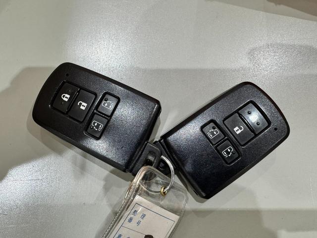 ノア Ｘ　４ＷＤ　純正ナビ　フルセグＴＶ　バックカメラ　スマーキー　プッシュスタート　両側パワースライドドア　ＬＥＤオートライト　Ｂｌｕｅｔｏｏｔｈ　ＥＴＣ　３列シート７人乗り　アイドリングストップ（55枚目）