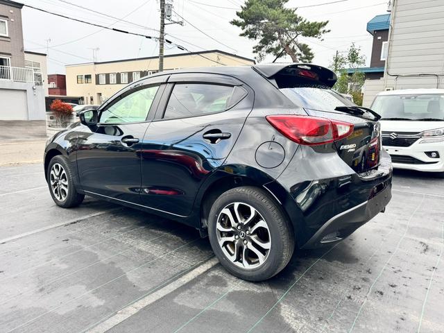 デミオ ＸＤツーリング　４ＷＤ　アイ・アクティブセンス　メーカーオプションナビ　フルセグＴＶ　ステアリモコン　ＬＥＤオートライト　プッシュスタート　オートエアコン　ＭＴモード　パドルシフト　ドアバイザー　純正アルミホイール（7枚目）