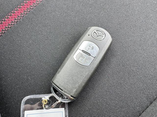 デミオ ＸＤツーリング　４ＷＤ　アイ・アクティブセンス　メーカーオプションナビ　フルセグＴＶ　ステアリモコン　ＬＥＤオートライト　プッシュスタート　オートエアコン　ＭＴモード　パドルシフト　ドアバイザー　純正アルミホイール（28枚目）