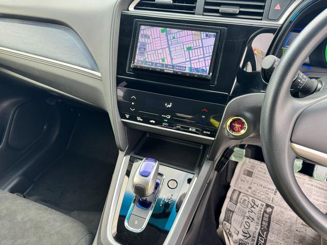 シャトル ハイブリッド　４ＷＤ　コンフォートビューパッケージ　スマートキー　プッシュスタート　ナビ　ＣＤ　ＳＤ　ミラーヒーター　フロント熱線　ライトレベライザー　ウインカーミラー　ドアバイザー（14枚目）