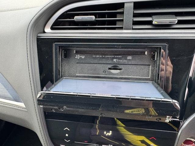 シャトル ハイブリッド　４ＷＤ　コンフォートビューパッケージ　スマートキー　プッシュスタート　ナビ　ＣＤ　ＳＤ　ミラーヒーター　フロント熱線　ライトレベライザー　ウインカーミラー　ドアバイザー（17枚目）