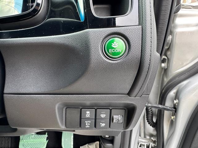 シャトル ハイブリッド　４ＷＤ　コンフォートビューパッケージ　スマートキー　プッシュスタート　ナビ　ＣＤ　ＳＤ　ミラーヒーター　フロント熱線　ライトレベライザー　ウインカーミラー　ドアバイザー（20枚目）