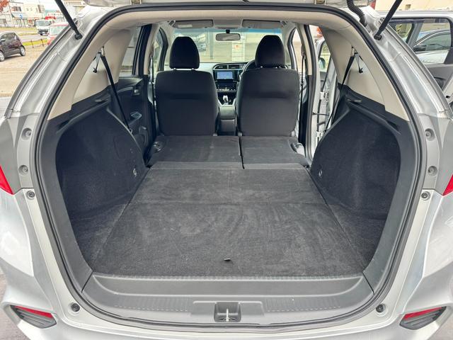 シャトル ハイブリッド　４ＷＤ　コンフォートビューパッケージ　スマートキー　プッシュスタート　ナビ　ＣＤ　ＳＤ　ミラーヒーター　フロント熱線　ライトレベライザー　ウインカーミラー　ドアバイザー（23枚目）