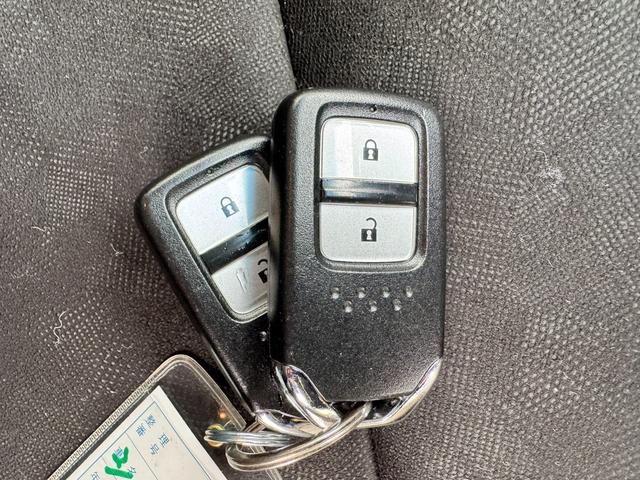 シャトル ハイブリッドＸ　４ＷＤ　シティブレーキアクティブシステム　クルコン　純正ナビ　フルセグＴＶ　Ｂｌｕｅｔｏｏｔｈ　バックカメラ　ステアリモコン　ＬＥＤオートライト　パドルシフト　ミラーヒーター　ハーフレザーシート（27枚目）