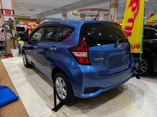 ノート Ｘ　ＦＯＵＲ　４ＷＤ　衝突被害軽減ブレーキシステム　レーンアシスト　オートライト　スマートキー　プッシュスタート　ナビ　地デジ　４ＷＤ切替機能　ライトレベライザー　ドアバイザー（11枚目）