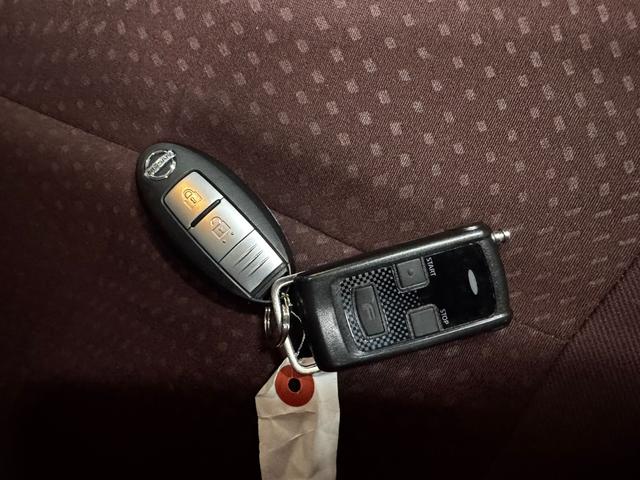 マーチ G FOUR 4WD スマートキー プッシュスタート 純正ナビ フルセグTV オートエアコン オートライト フロントフォグ 四駆切り替え機能 ライトレベライザー ドアバイザー アルミホイール(29枚目)