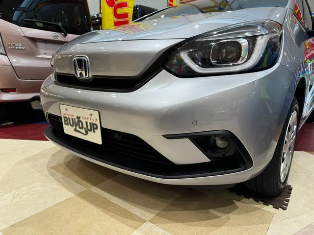 フィット ｅ：ＨＥＶベーシック　４ＷＤ　ホンダセンシング　ＬＥＤオートライト　フロントフォグ　社外ナビ　ＤＶＤ　Ｂｌｕｅｔｏｏｔｈ　バックカメラ　オートエアコン　ミラーヒーター　熱線入フロントガラス　ＥＣＯＮ　横滑り防止（11枚目）