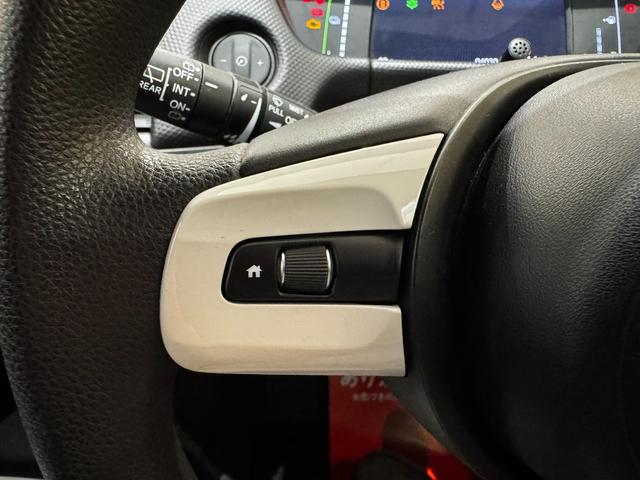 フィット ｅ：ＨＥＶベーシック　４ＷＤ　ホンダセンシング　ＬＥＤオートライト　フロントフォグ　社外ナビ　ＤＶＤ　Ｂｌｕｅｔｏｏｔｈ　バックカメラ　オートエアコン　ミラーヒーター　熱線入フロントガラス　ＥＣＯＮ　横滑り防止（36枚目）