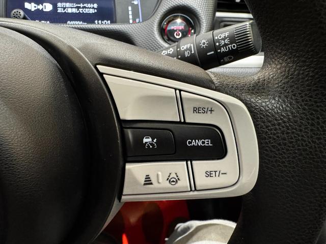 フィット ｅ：ＨＥＶベーシック　４ＷＤ　ホンダセンシング　ＬＥＤオートライト　フロントフォグ　社外ナビ　ＤＶＤ　Ｂｌｕｅｔｏｏｔｈ　バックカメラ　オートエアコン　ミラーヒーター　熱線入フロントガラス　ＥＣＯＮ　横滑り防止（37枚目）